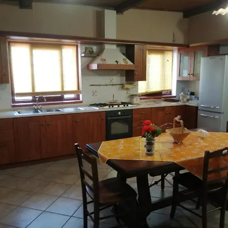 Casa Vacanze Con Tutti I Comfort. Nyaraló